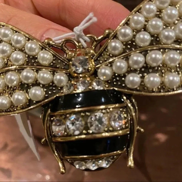 Pink linen pearl brooch - Picture 6 of 9